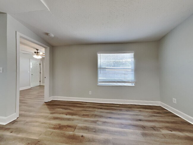 Building Photo - Beautiful 3 Bed 2 Baths Home in East Tampa!