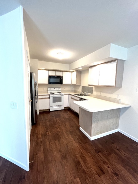 Building Photo - 1208 E Jeffery Dr