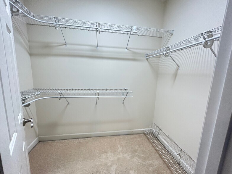 Building Photo - 105 Havelock Ct