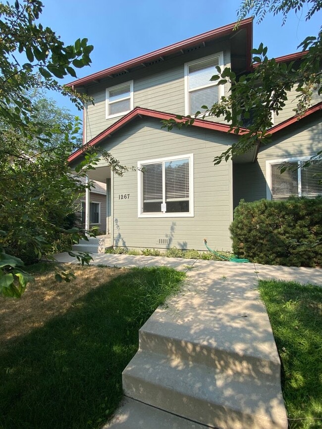 Building Photo - Midtown 2 bedroom 1.5 bathroom