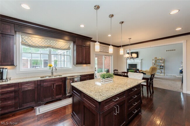 Building Photo - 30 Cableknoll Ln