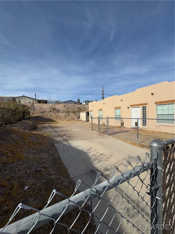 Building Photo - 1691 Sierra Vista Dr