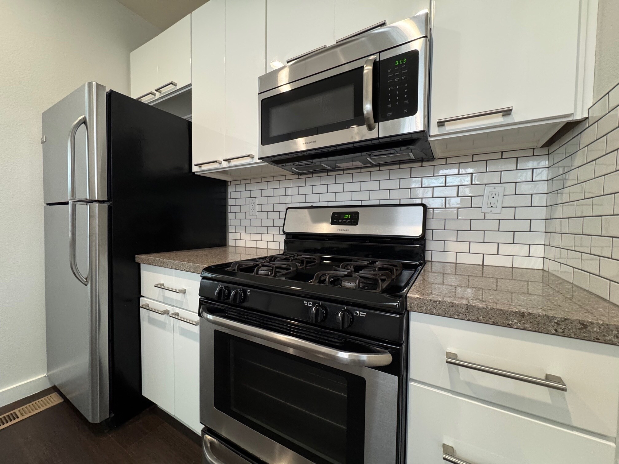 Building Photo - 374 41st St