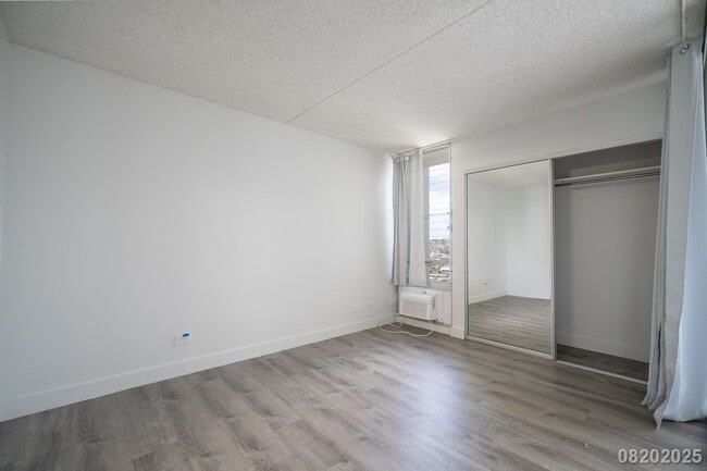 Building Photo - Beautifully maintained 1BR/1BA/1PKG unit i...