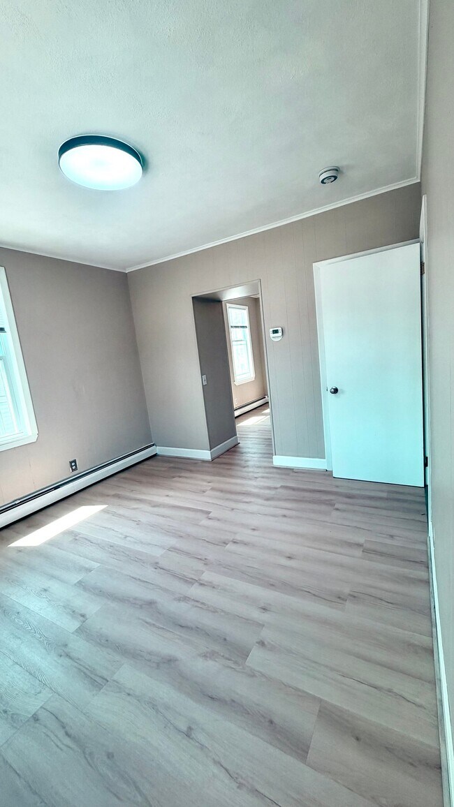 Building Photo - 1303 Cranston St