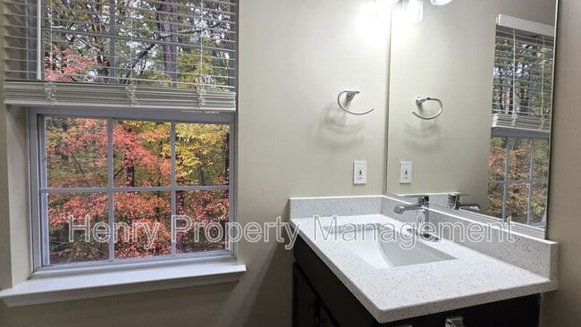 Building Photo - 310 Virens Dr