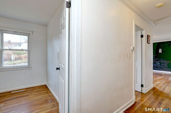 Building Photo - 42 Highland Ave