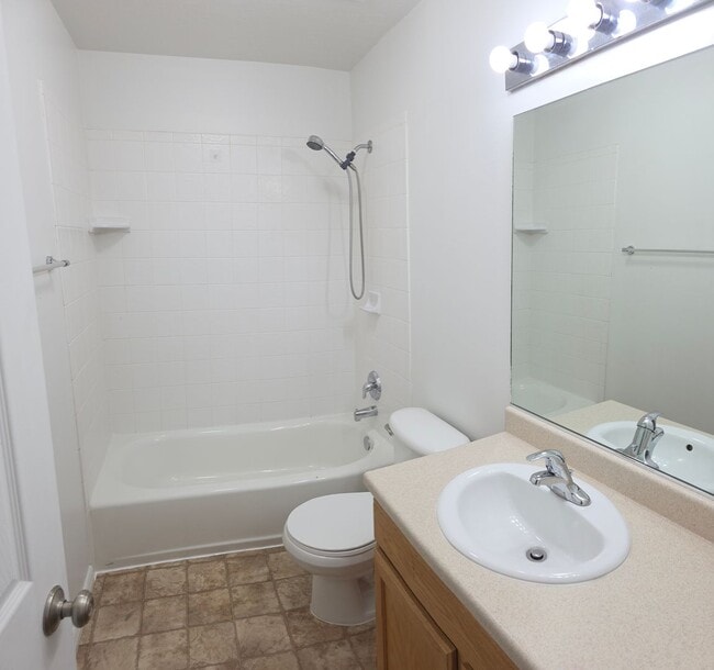 Building Photo - LEASE TAKEOVER - 3 Bed, 1.5 bath townhome available in the Vallinda Community