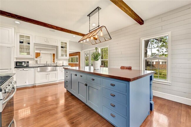 Building Photo - 801 NW C St