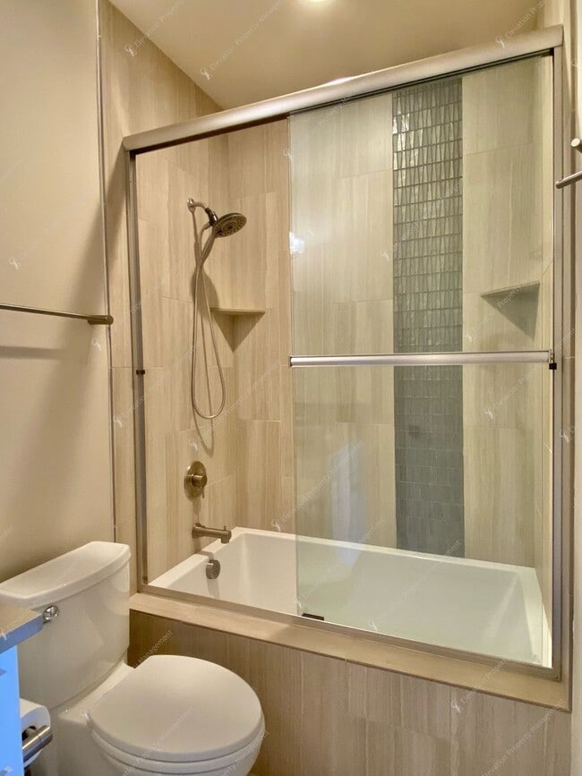 Building Photo - Luxury Single-Level 3BR - 3.5BA Living in Tetherow