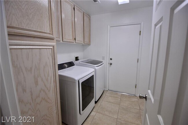 Building Photo - 4817 Crimson Glory Ln