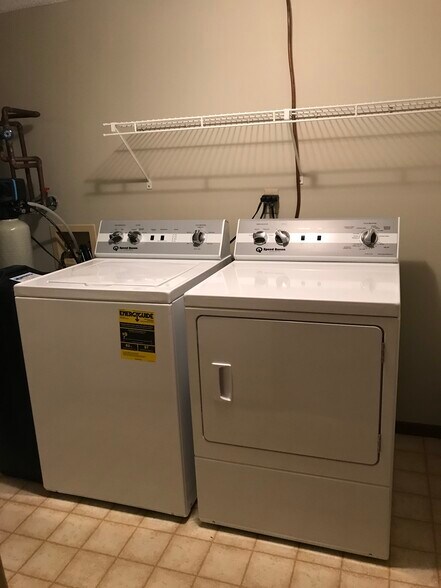 Laundry Room - 1389 Berry Ridge Rd