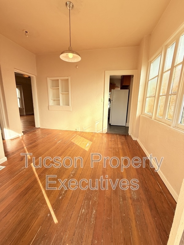 Building Photo - 340 S Scott Ave