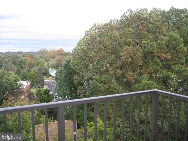 Building Photo - 600 Roosevelt Blvd