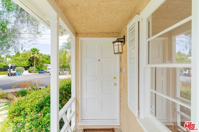 Building Photo - 4950 Newcastle Ave