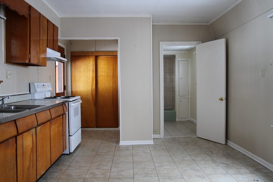 Kitchen - Unoccupied - 91 Sagamore St