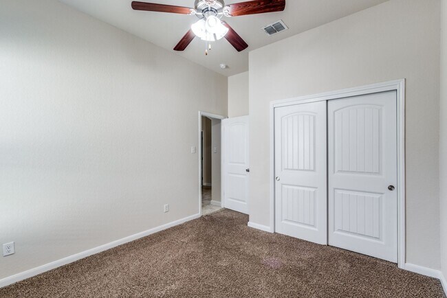 Building Photo - Nice 3-Bedroom 2-Bathroom Home in Highland...