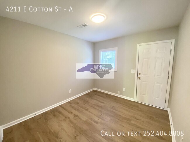 Building Photo - 4211 E Cotton St
