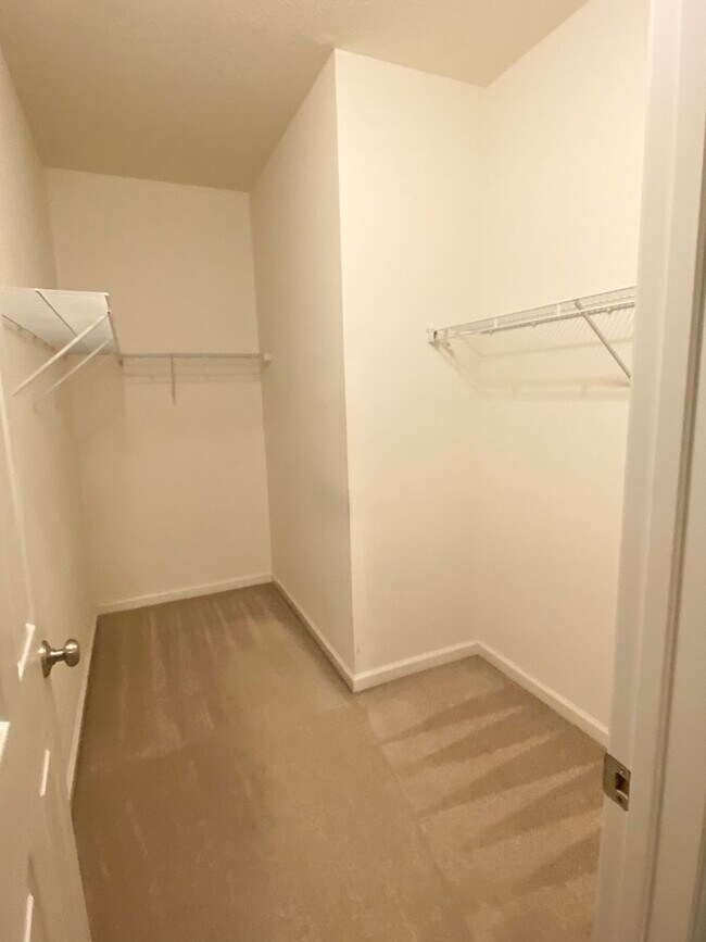 Building Photo - 3 Bedroom Home In Lindberg Village