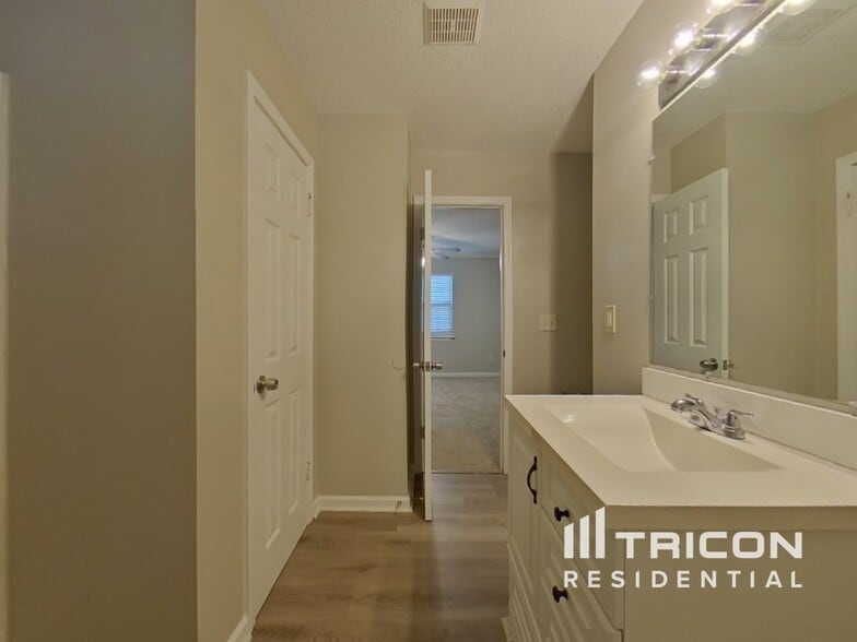 Building Photo - 5014 Monticello Dr