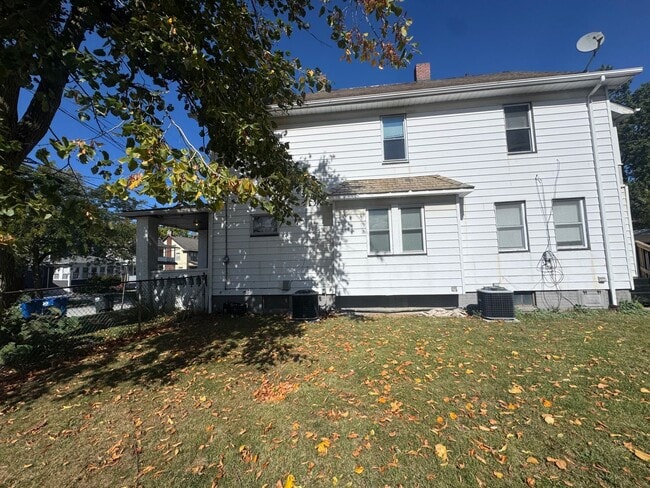 Building Photo - 1541 Hopkins Ave