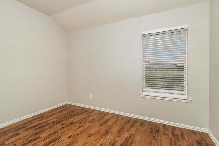 Building Photo - 300 Windmill Ct