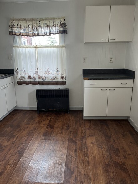 Kitchen - 1105 Russell Ave