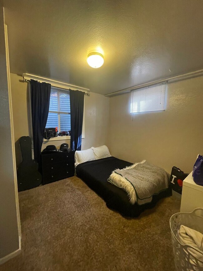 Building Photo - STUDENTS WELCOME! Single-Family Ranch Home w/ Finished Basement and Fenced Backyard