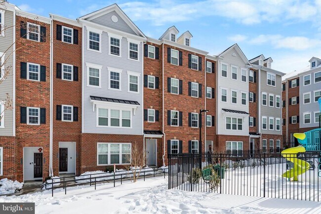 Building Photo - 4520 Reaney Ln