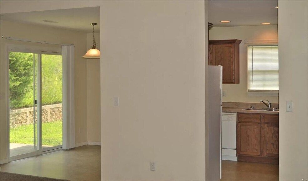 Kitchen - 24110 Tanglewood Rd