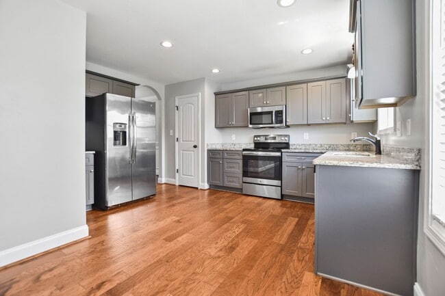 Building Photo - Pet Friendly Four Bedroom!