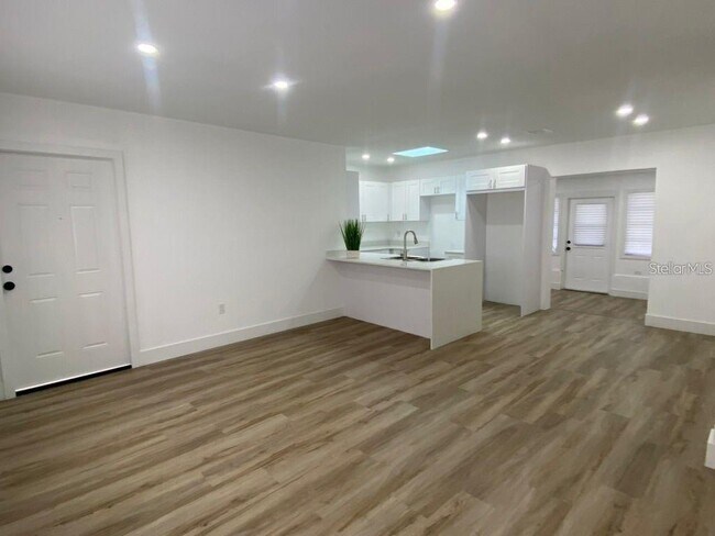 Building Photo - 22011 Catherine Ave