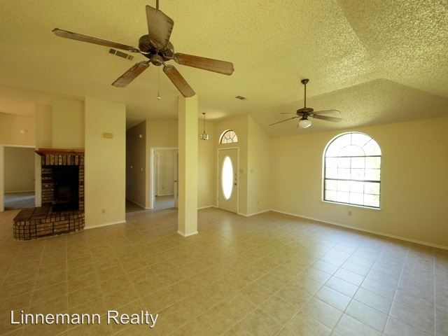 Building Photo - 405 Hogan Cir