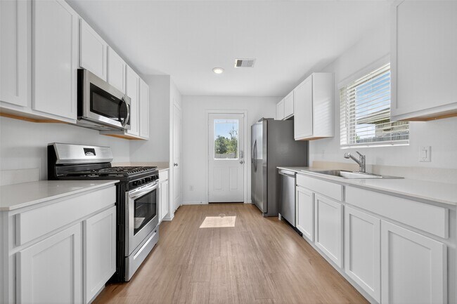 Building Photo - 9007 Estes Lks Dr