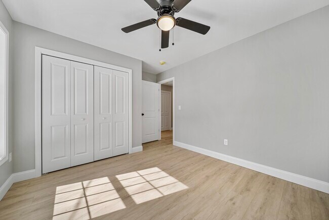 Building Photo - 142 S Main St