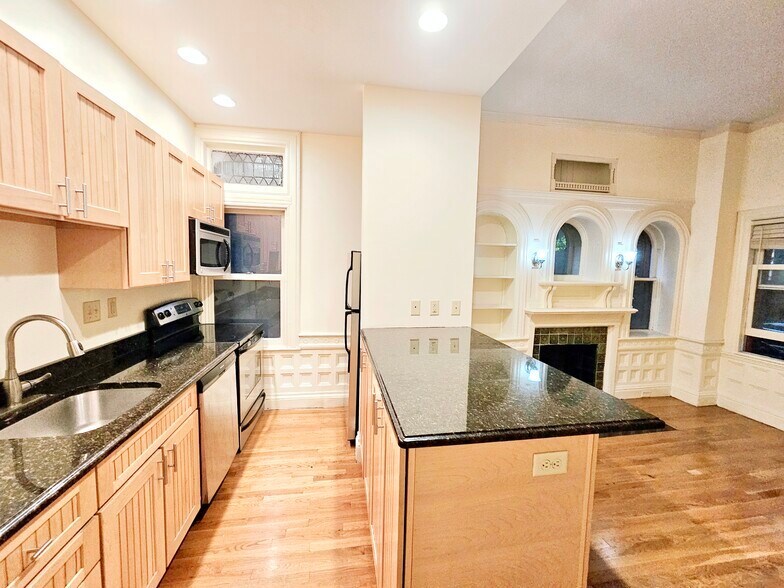 Building Photo - 197 Commonwealth Ave