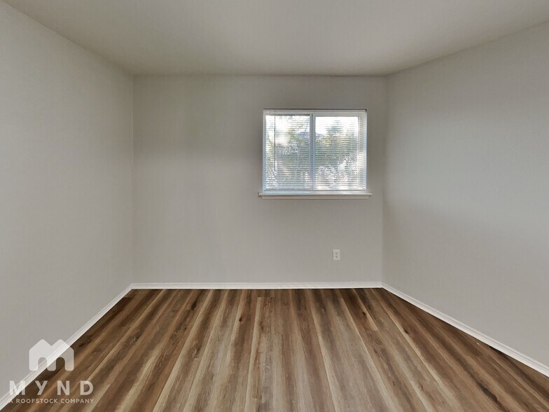 Building Photo - 2006 Waleska Plaza