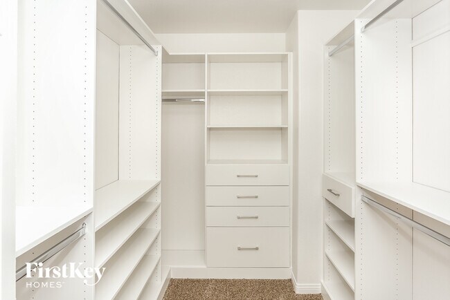 Building Photo - 9409 Hillside View Ct