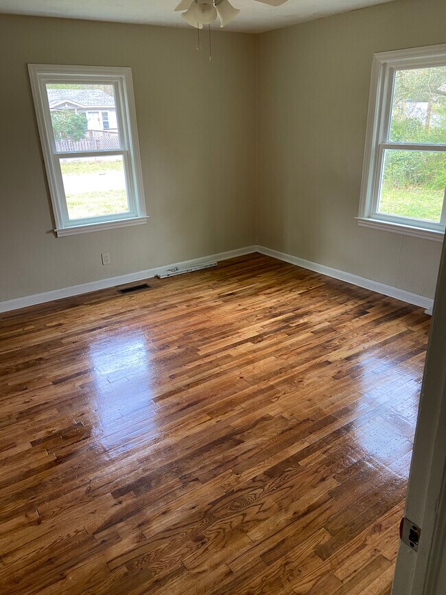Bedroom 1 - 922 Lamore St