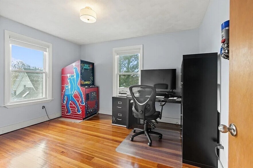 Building Photo - 100 Medford St