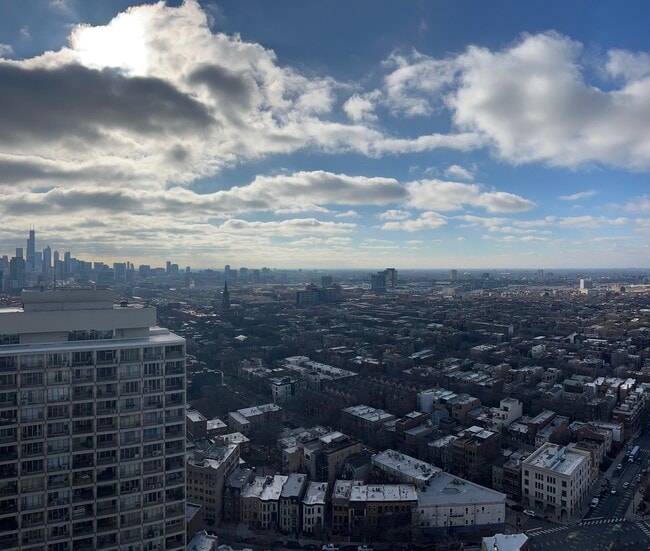 Building Photo - 2020 N Lincoln Park W