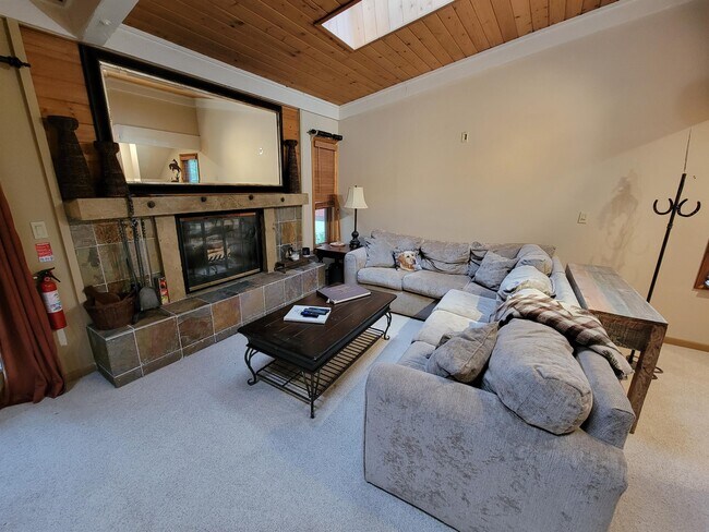 Building Photo - 2540 Kinnikinnick Rd