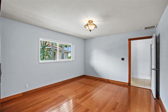 Building Photo - 4964 60th Ave S