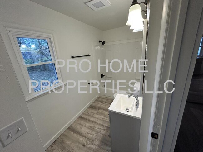 Building Photo - 28 Willowwood Dr