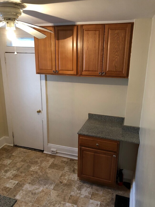 Building Photo - 654.5 Columbia Ave