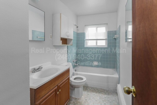 Building Photo - 335 E State Fair Ave