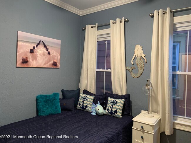 Building Photo - 33 Broadway