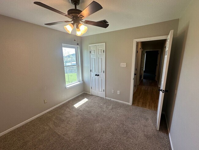 Building Photo - 3104 Valley Oaks Cir