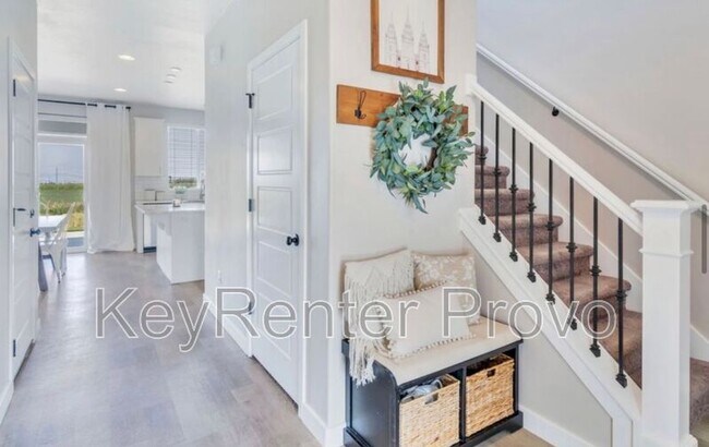 Building Photo - 934 240 W