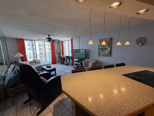 Building Photo - Fully Furnished 2-bedroom, 2-bath residence located in Oceans Five